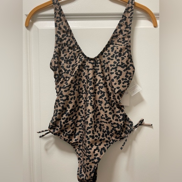 NWT $190R. Bond by Bond-Eye Def Leopard In The Loop 1-Piece Swimsuit. XS - Picture 7 of 12
